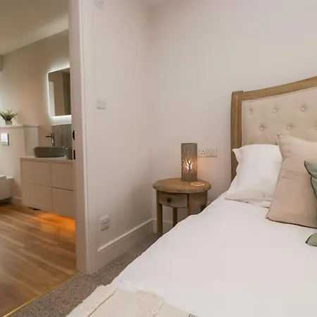 Wansfell Nook Semesterbostad *